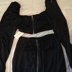 Skirt & off/on shoulder crop zip up blouse